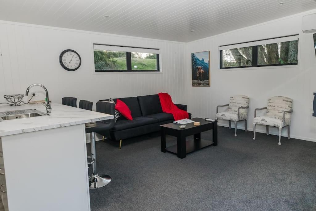 Bombay Hills Modern Retreat Apartment Auckland Bagian luar foto