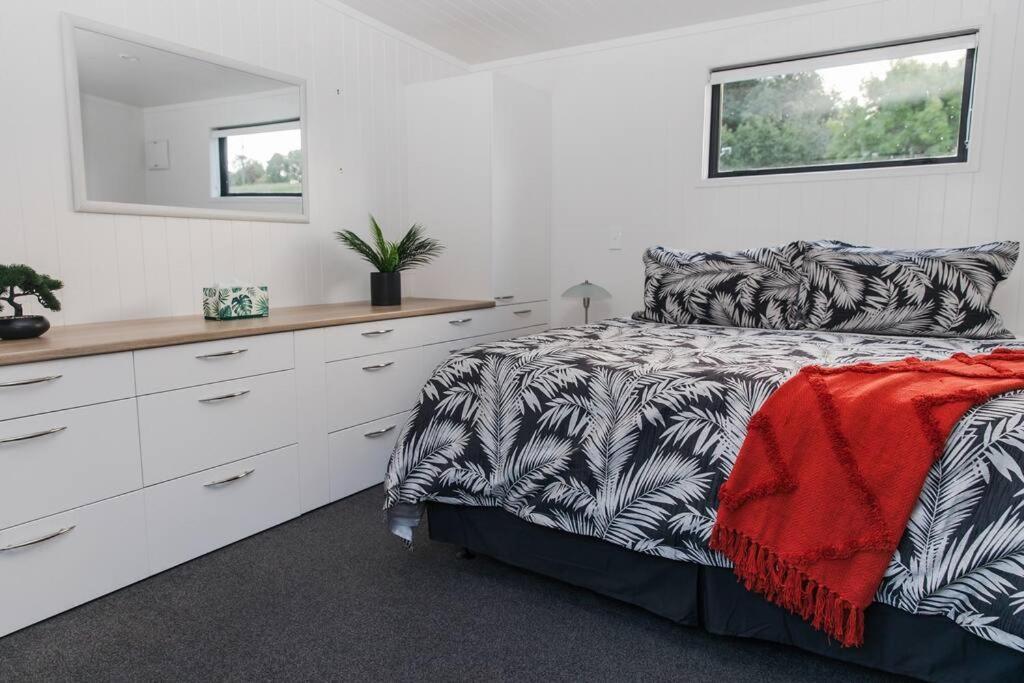Bombay Hills Modern Retreat Apartment Auckland Bagian luar foto