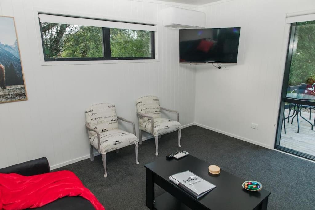 Bombay Hills Modern Retreat Apartment Auckland Bagian luar foto