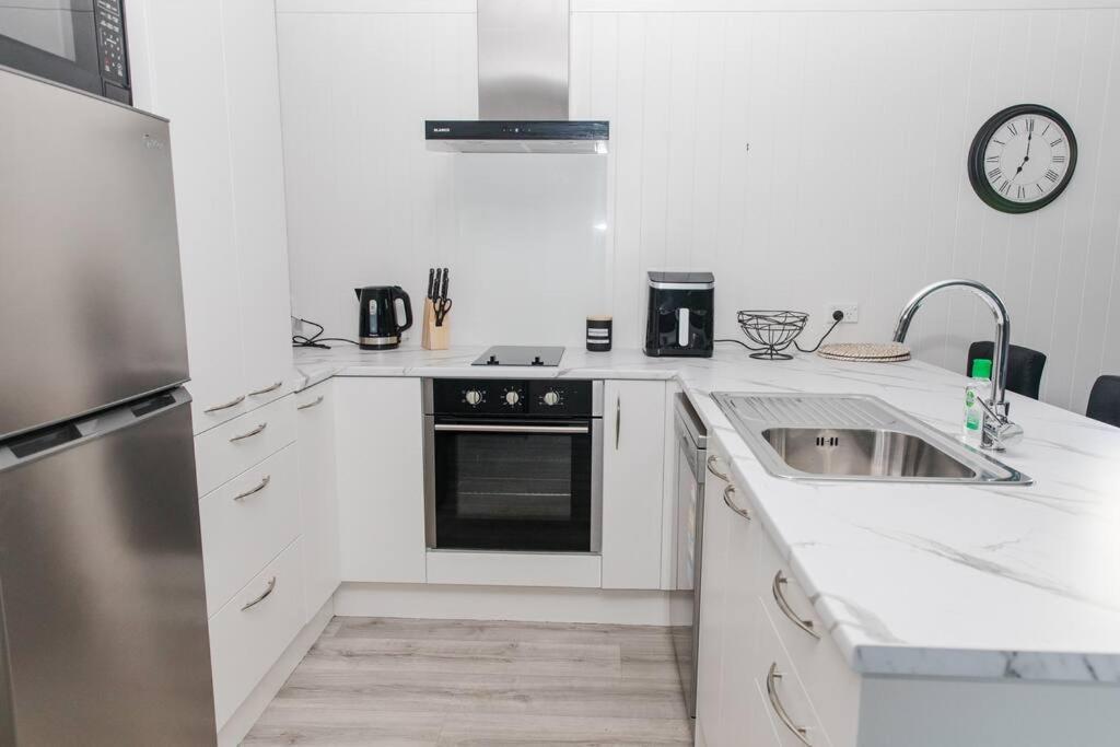 Bombay Hills Modern Retreat Apartment Auckland Bagian luar foto