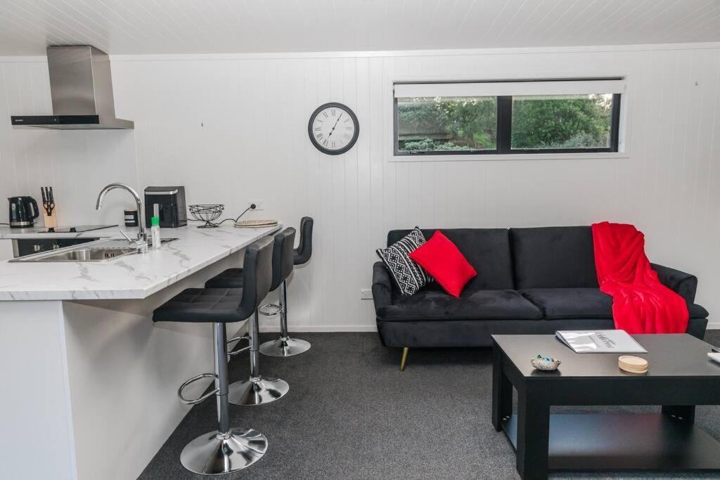 Bombay Hills Modern Retreat Apartment Auckland Bagian luar foto