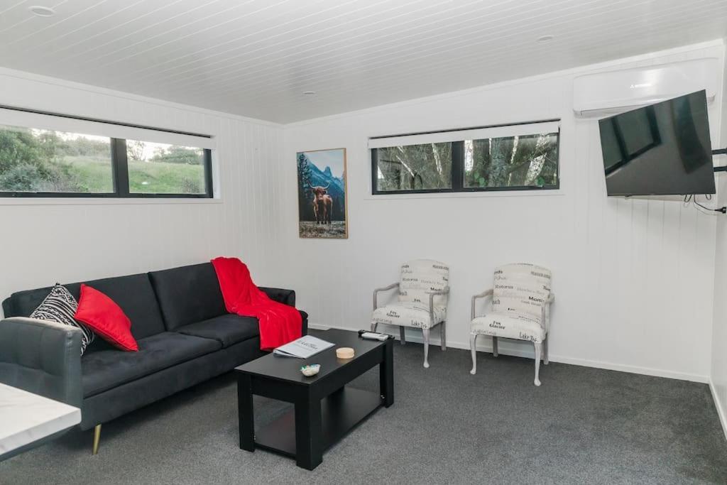 Bombay Hills Modern Retreat Apartment Auckland Bagian luar foto