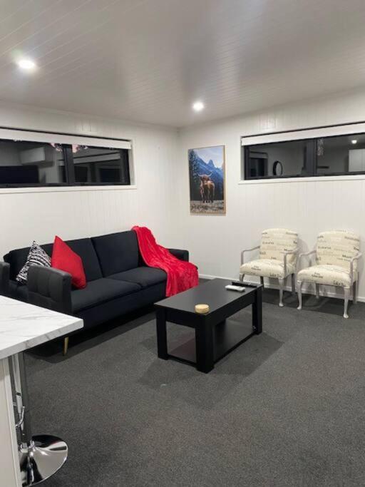 Bombay Hills Modern Retreat Apartment Auckland Bagian luar foto