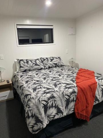 Bombay Hills Modern Retreat Apartment Auckland Bagian luar foto